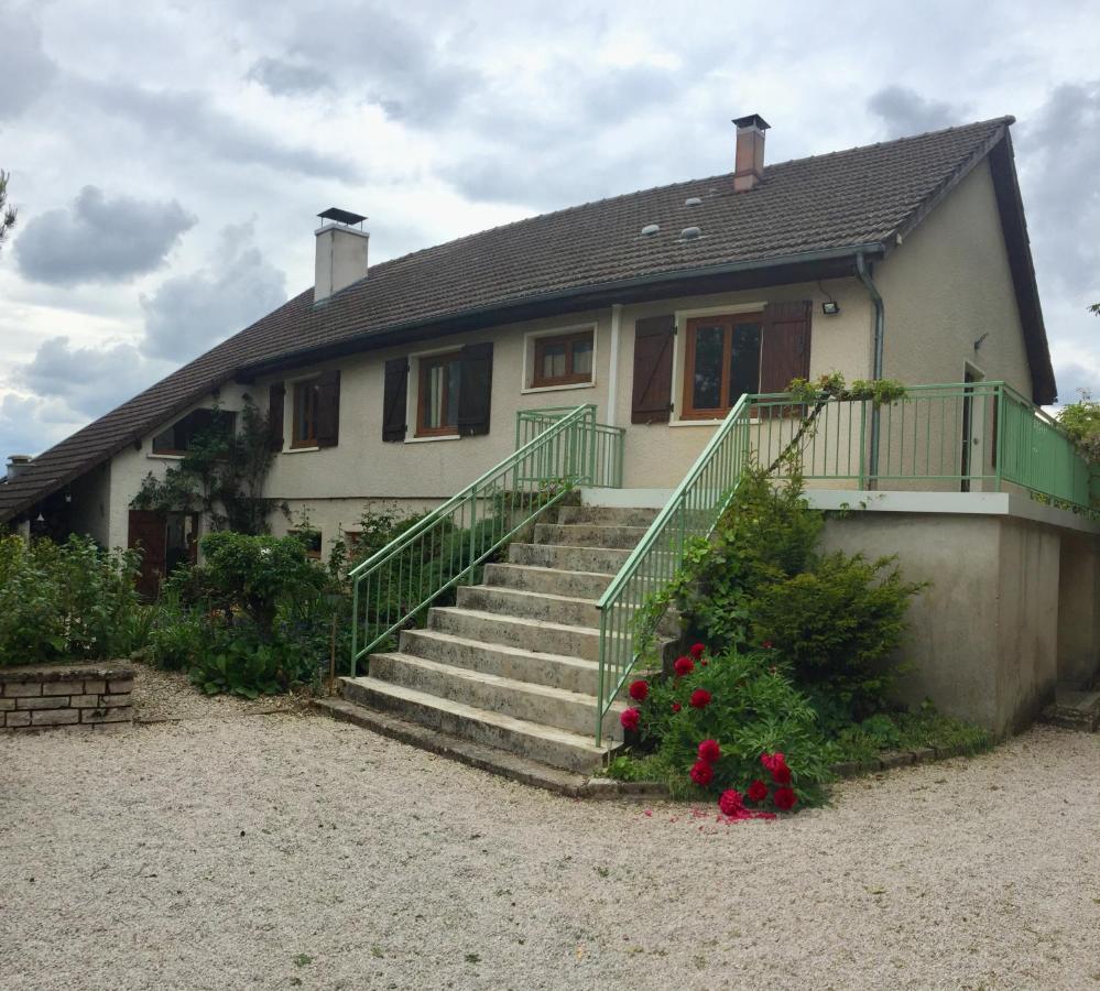 Sous La Tour Bed & Breakfast Agencourt Exterior photo