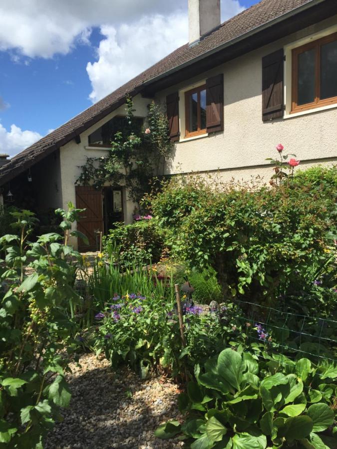 Sous La Tour Bed & Breakfast Agencourt Exterior photo