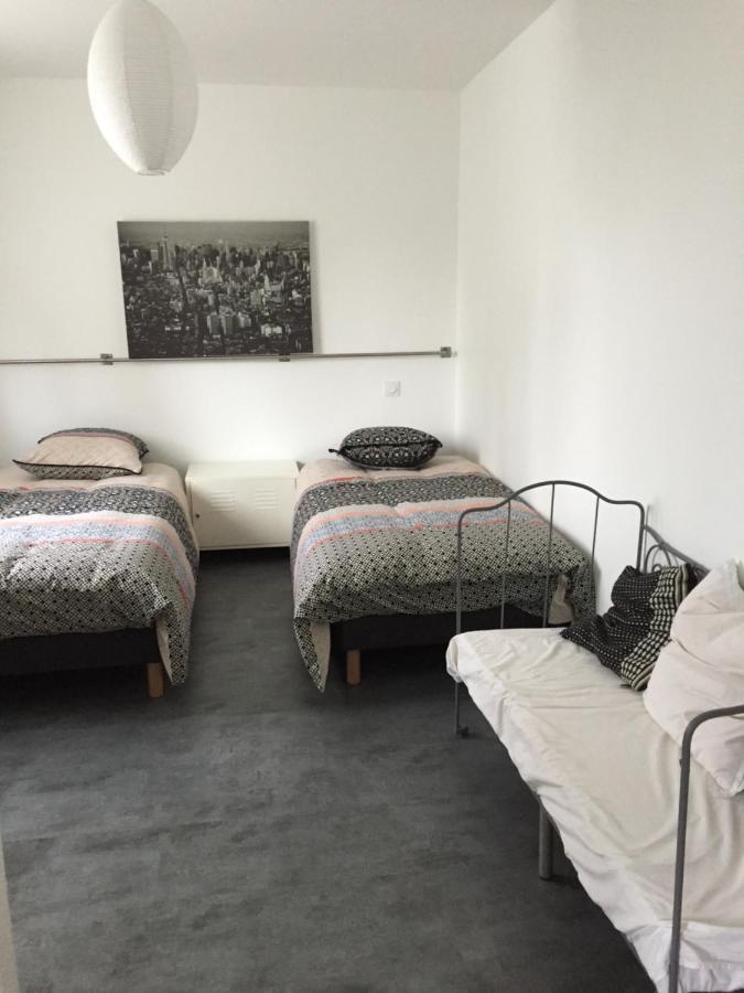 Sous La Tour Bed & Breakfast Agencourt Exterior photo