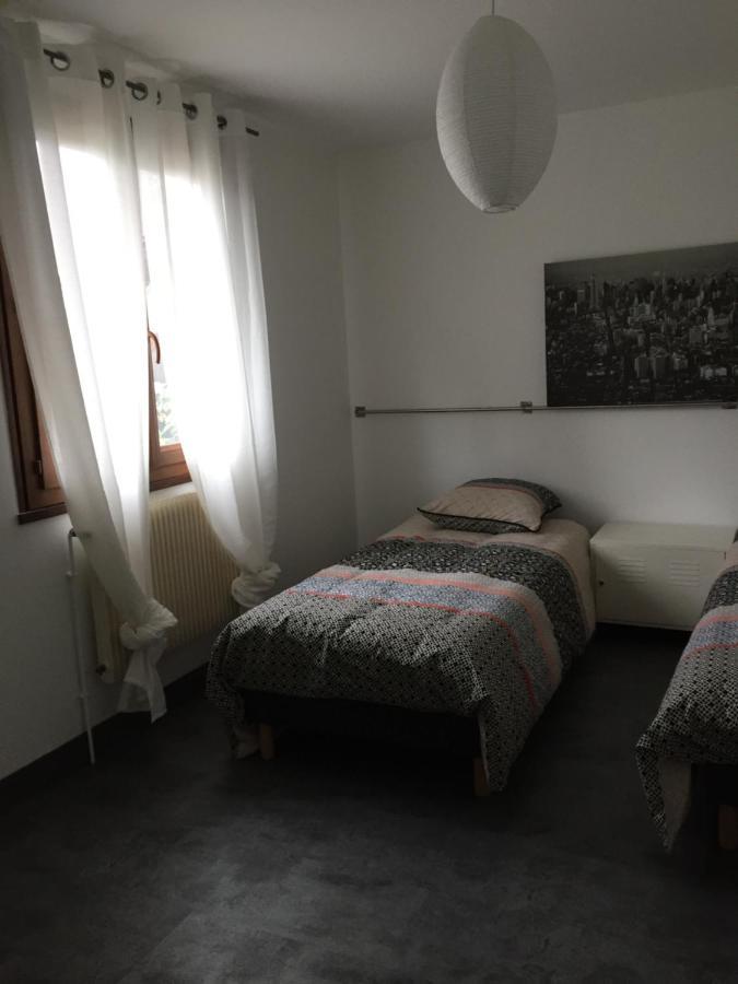 Sous La Tour Bed & Breakfast Agencourt Exterior photo