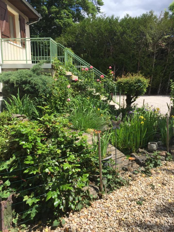 Sous La Tour Bed & Breakfast Agencourt Exterior photo