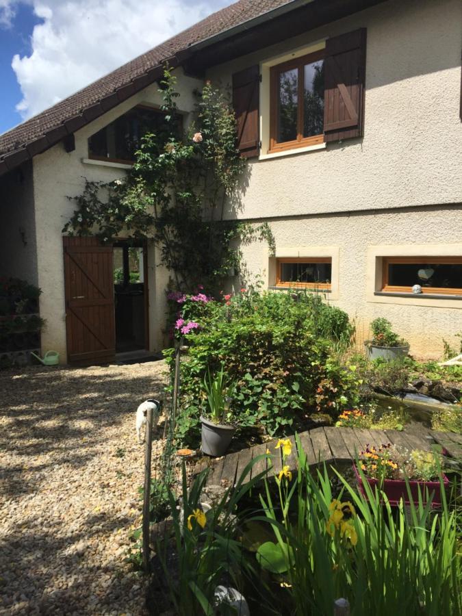 Sous La Tour Bed & Breakfast Agencourt Exterior photo