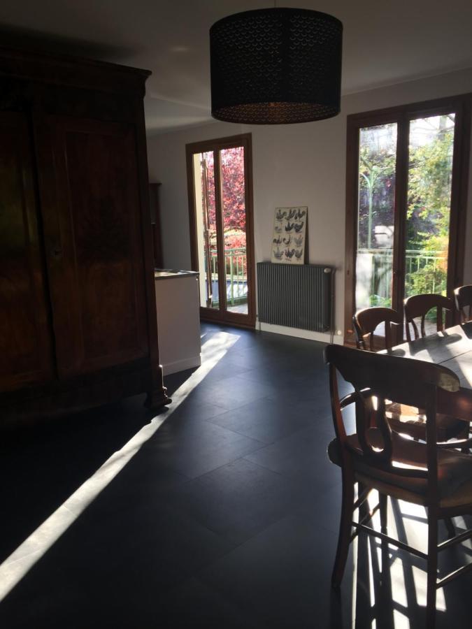 Sous La Tour Bed & Breakfast Agencourt Exterior photo