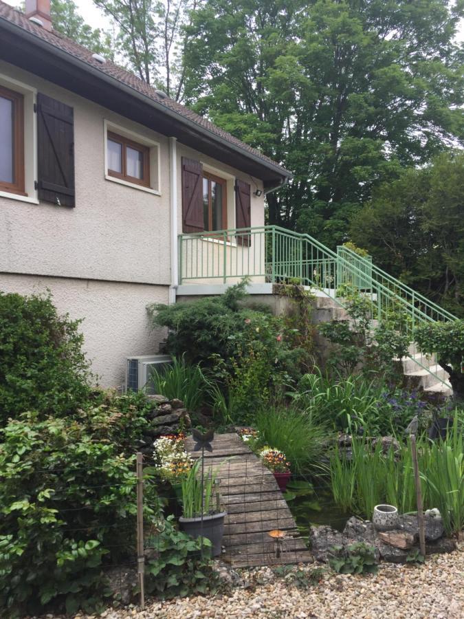 Sous La Tour Bed & Breakfast Agencourt Exterior photo