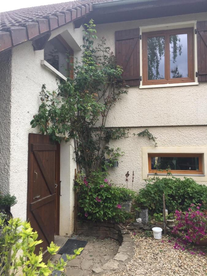 Sous La Tour Bed & Breakfast Agencourt Exterior photo