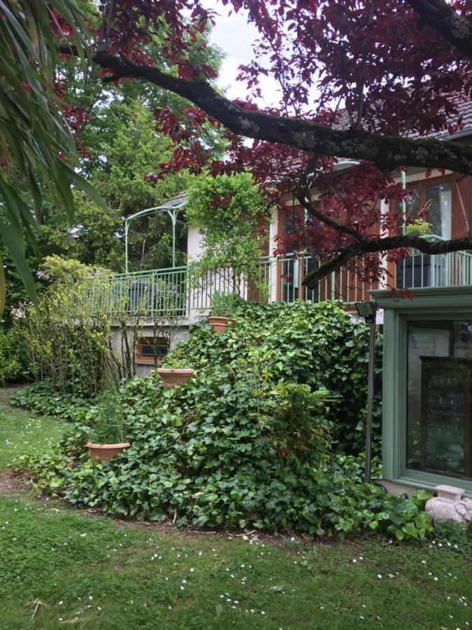 Sous La Tour Bed & Breakfast Agencourt Exterior photo